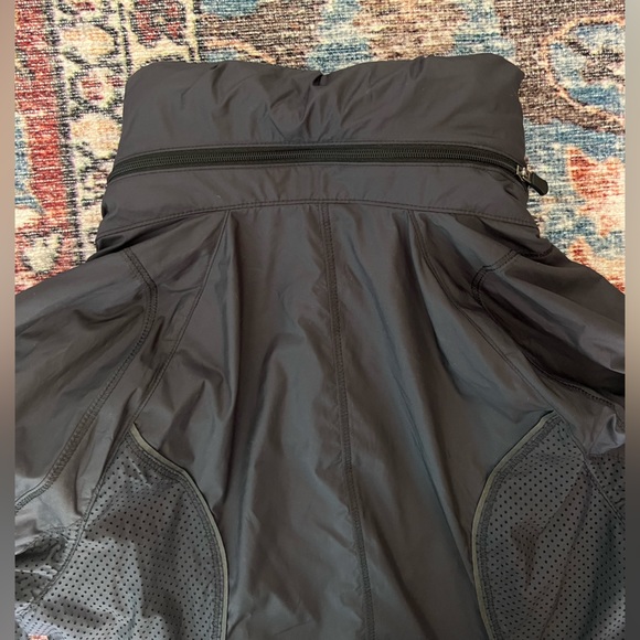Lululemon Run Inspire Jacket - Picture 9 of 12